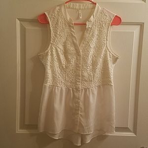 Maurices (Studio Y) Cream/Off white Sleeveless Vneck Blouse